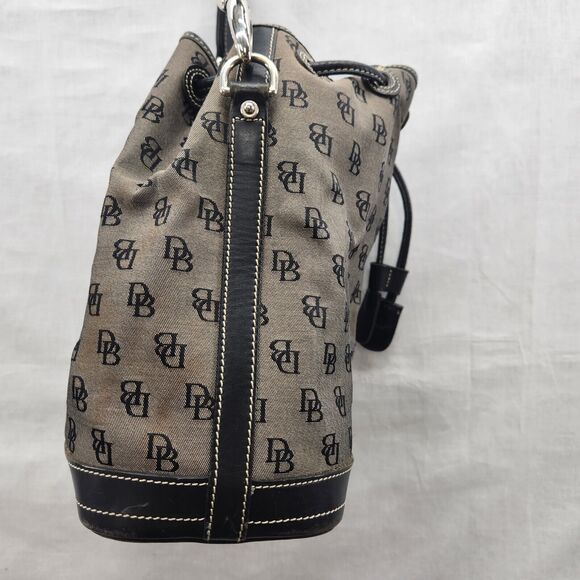 VTG Dooney & Burke Bucket Bag Purse Drawstring Tassel Logo Shoulder Black USA - Picture 4 of 12